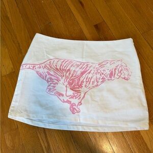 Chic White Skirt with Pink Graphic